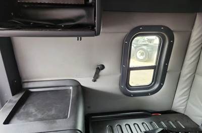 Freightliner Cascadia 126 Interior Part
