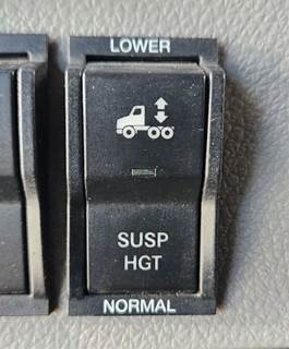 Used 2020 Freightliner Cascadia 126 Miscellaneous Dash Switches