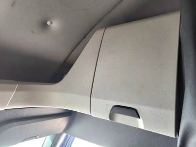 Used 2022 Freightliner Cascadia 126 Right Sleeper Cabinet, Pearl White Plastic