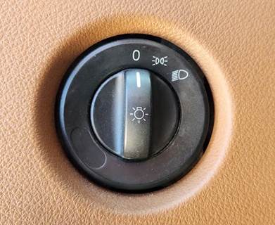 Used 2020 Freightliner Cascadia 126 Miscellaneous Dash Switches, Lighting Control Module