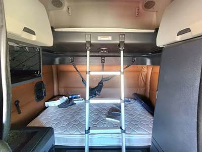 Used 2020 Freightliner Cascadia 126 Upper Bed Sleeper Bunk, Black 80" x 32"