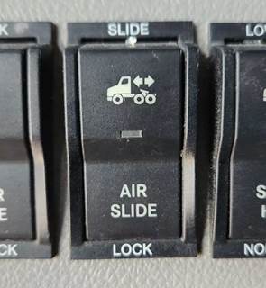 Used 2019 Freightliner Cascadia 126 Air Slide Dash Switches