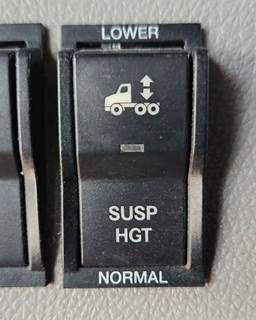 Used 2019 Freightliner Cascadia 126 Miscellaneous Dash Switches