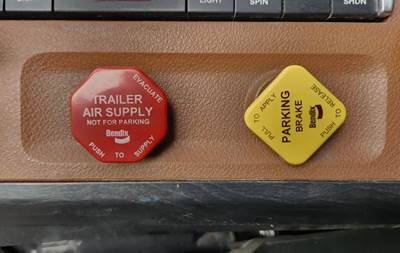Used 2023 Freightliner Cascadia 126 Miscellaneous Dash Switches