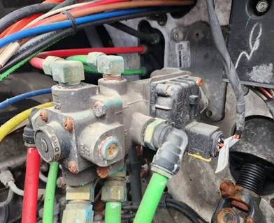 Used 2024 Freightliner Cascadia 126 Wabco Air Brake Foot Valve Pedal, Part # 9618992110