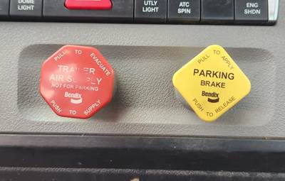 Used 2024 Freightliner Cascadia 126 Miscellaneous Dash Switches