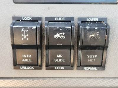 Used 2020 Freightliner Cascadia 126 Miscellaneous Dash Switches