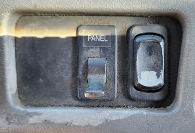 Used 2006 Freightliner Columbia 120 Miscellaneous Dash Switches