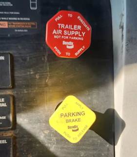 Used 2004 Freightliner Columbia 120 Miscellaneous Dash Switches, Trailer Air Supply/Parking Brake