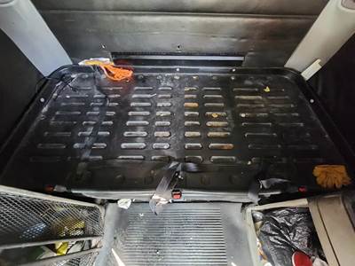 Used 2004 Freightliner Columbia 120 Sleeper Bottom Bunk, Black Plastic