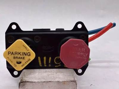 Used 2007 Freightliner M2 112 Interior Controls: Trailer Air Supply & Parking Brake