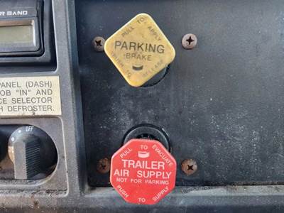 Used 2001 International 4900 Dash Switches, Parking Brake & Trailer Air Supply
