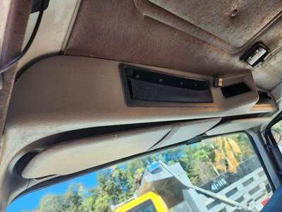 Used 2001 International 4900 Overhead Storage Console