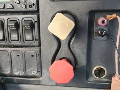 Used 2007 International 8600 Dash Switches, Parking Brake & Trailer Air Supply