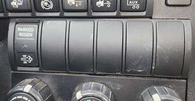 Used 2025 International LT Particulate Filter Regeneration Dash Switches