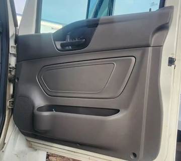 International MV607 Interior Part