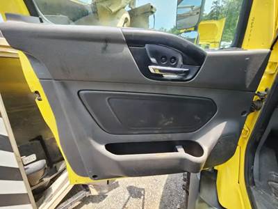 International RH613 Interior Part