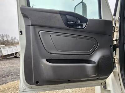 International RH613 Interior Part