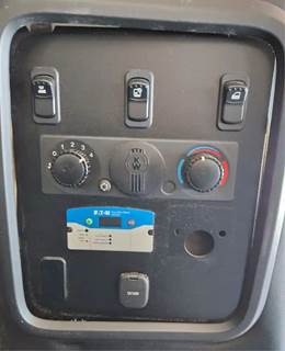 Used 2023 Kenworth T680 Sleeper Control and Temperature Control Bunk