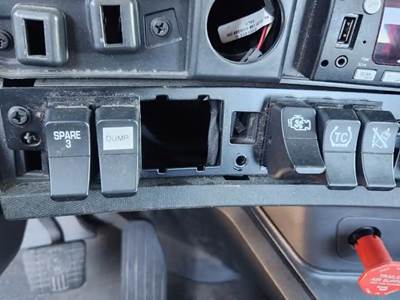 Used 2024 Kenworth T680 Miscellaneous Dash Switches
