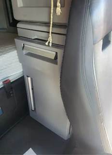 Mack Anthem Interior Part