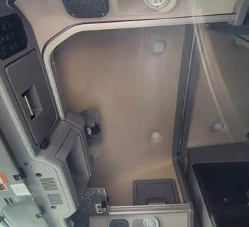 Mack Anthem Interior Part