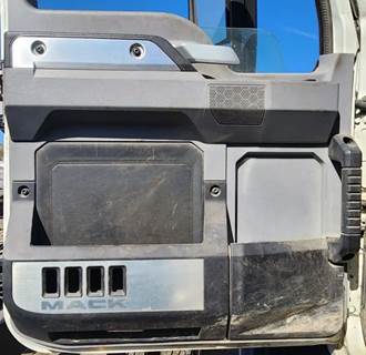 Mack Anthem Interior Part