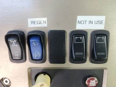 Mack Granite GU813 Interior Part for a 2008 Mack GU813