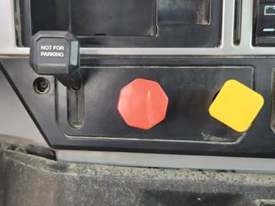 Used 2020 Mack Pinnacle Miscellaneous Dash Switches, Trailer/Tractor Brake Controls
