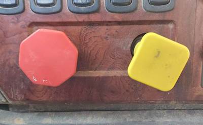 Used 2016 Mack Pinnacle CHU613 Miscellaneous Dash Switches