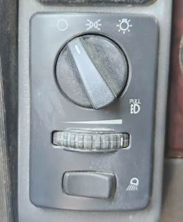 Used 2016 Mack Pinnacle CHU613 Miscellaneous Plastic Dash Switches