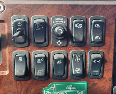 Mack Pinnacle CXU613 Interior Part for a 2016 Mack CXU613