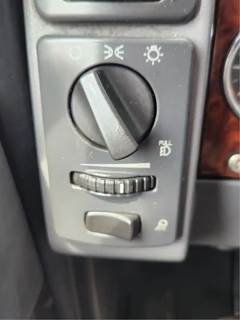 Mack Pinnacle CXU613 Interior Part for a 2013 Mack CXU613