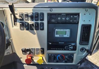 Used 2018 Mack Pinnacle CXU613 Miscellaneous Dash Switches