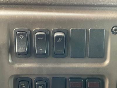 Mack Vision CXN613 Interior Part for a 2006 Mack CXN613