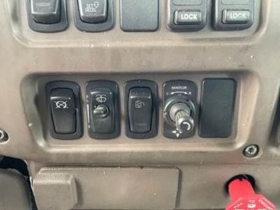 Mack Vision CXN613 Interior Part for a 2006 Mack CXN613