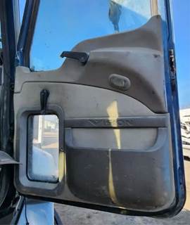 Mack Vision CXN613 Interior Part for a 2007 Mack CXN613