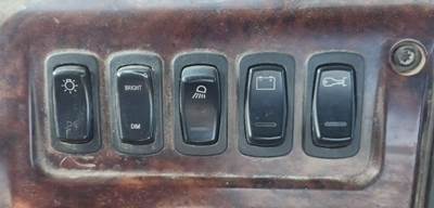 Mack Vision CXN613 Interior Part for a 2007 Mack CXN613