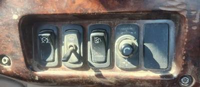 Mack Vision CXN613 Interior Part for a 2007 Mack CXN613