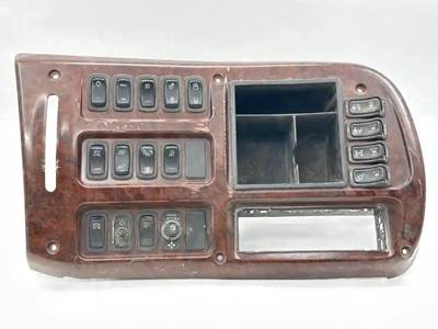 Mack Vision CXN613 Interior Part for a 2005 Mack CXN613