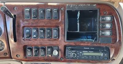 Mack Vision CXN613 Interior Part for a 2006 Mack CXN613