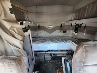 Mack Vision CXN613 Interior Part for a 2006 Mack CXN613