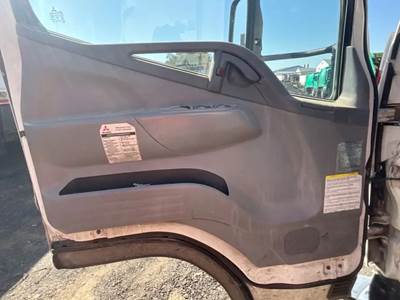 Mitsubishi FE85D Interior Part