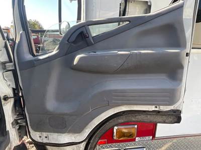 Mitsubishi FE85D Interior Part