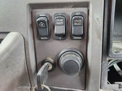 Used 2017 Peterbilt 348 Miscellaneous Dash Switches, Engine Fan & Cruise Controls