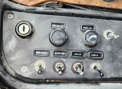 Used 2004 Peterbilt 385 Miscellaneous Dash Switches