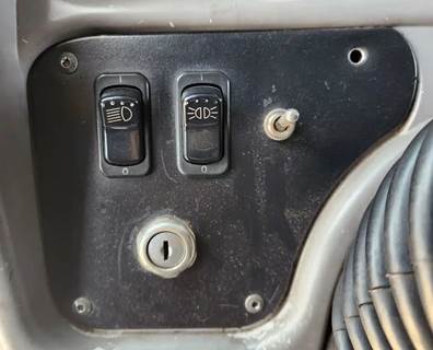 Used 2007 Peterbilt 387 Miscellaneous Dash Switches for Headlights and Clearance Lights