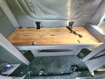 Used 2020 Peterbilt 389 Sleeper Bottom Bunk, Grey Wood/Vinyl