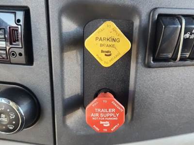 Used 2020 Peterbilt 579 Miscellaneous Dash Switches, Parking Brake & Trailer Air Supply