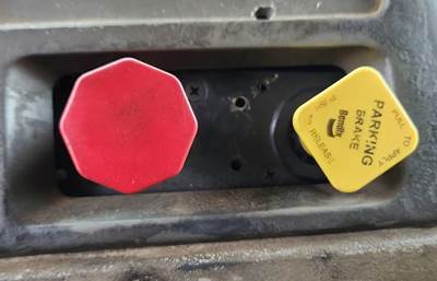 Used 2000 Sterling L9500 Dash Switches, Trailer Air Supply & Parking Brake